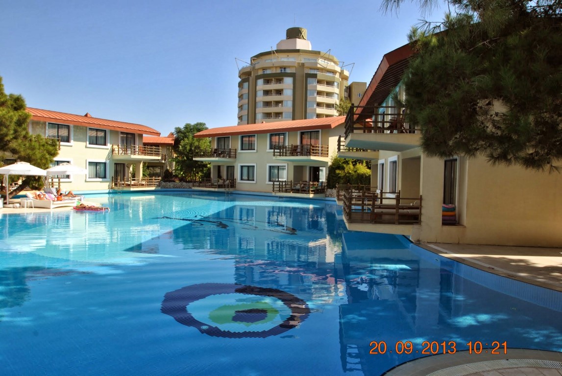 imagini hotel TITANIC LARA